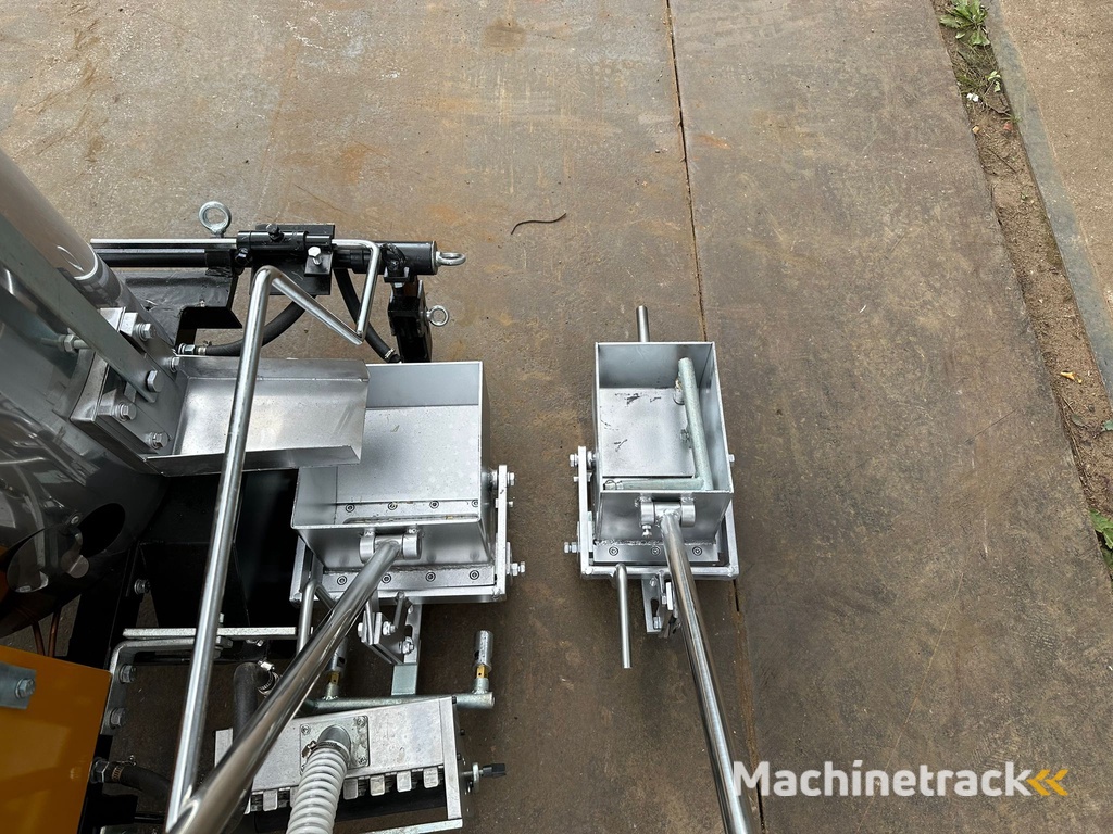 Giga power 860 Road Marking Machine