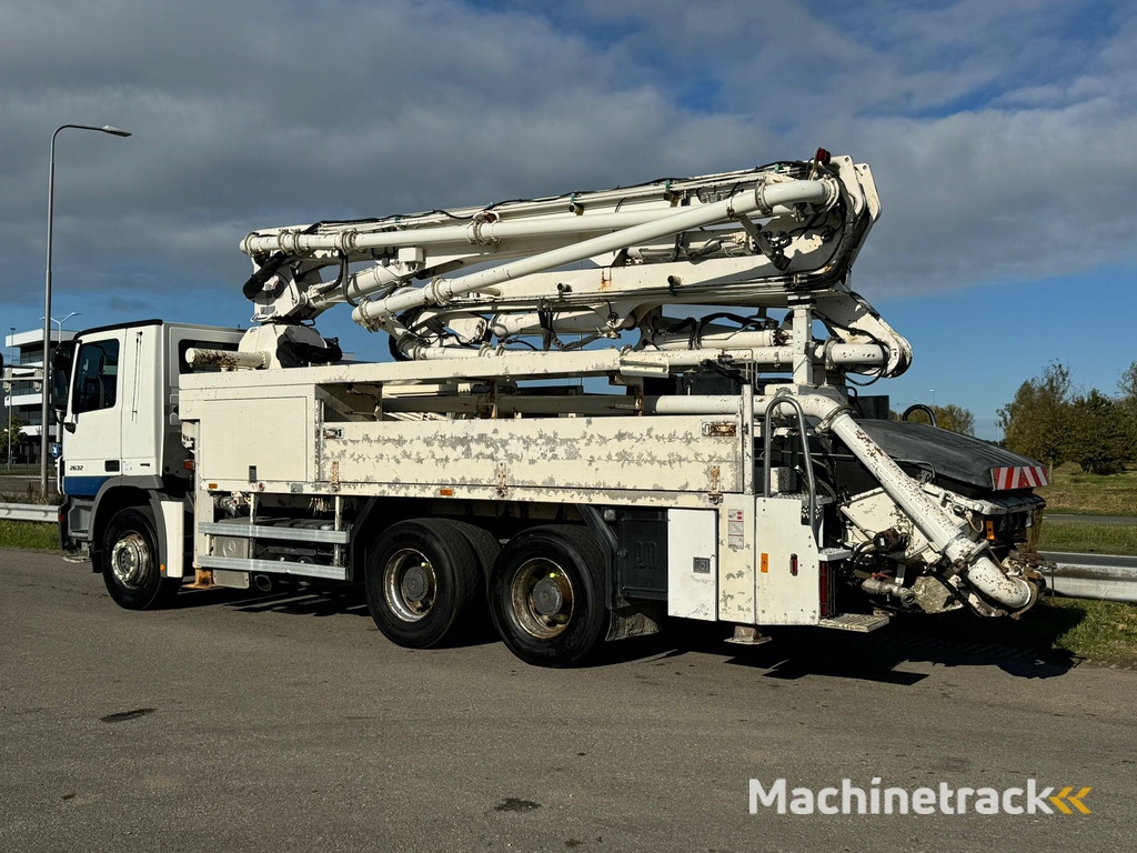 Mercedes Benz Actros 2632 6x4 with Putzmeister BSF 24-4 11 24m concrete pump