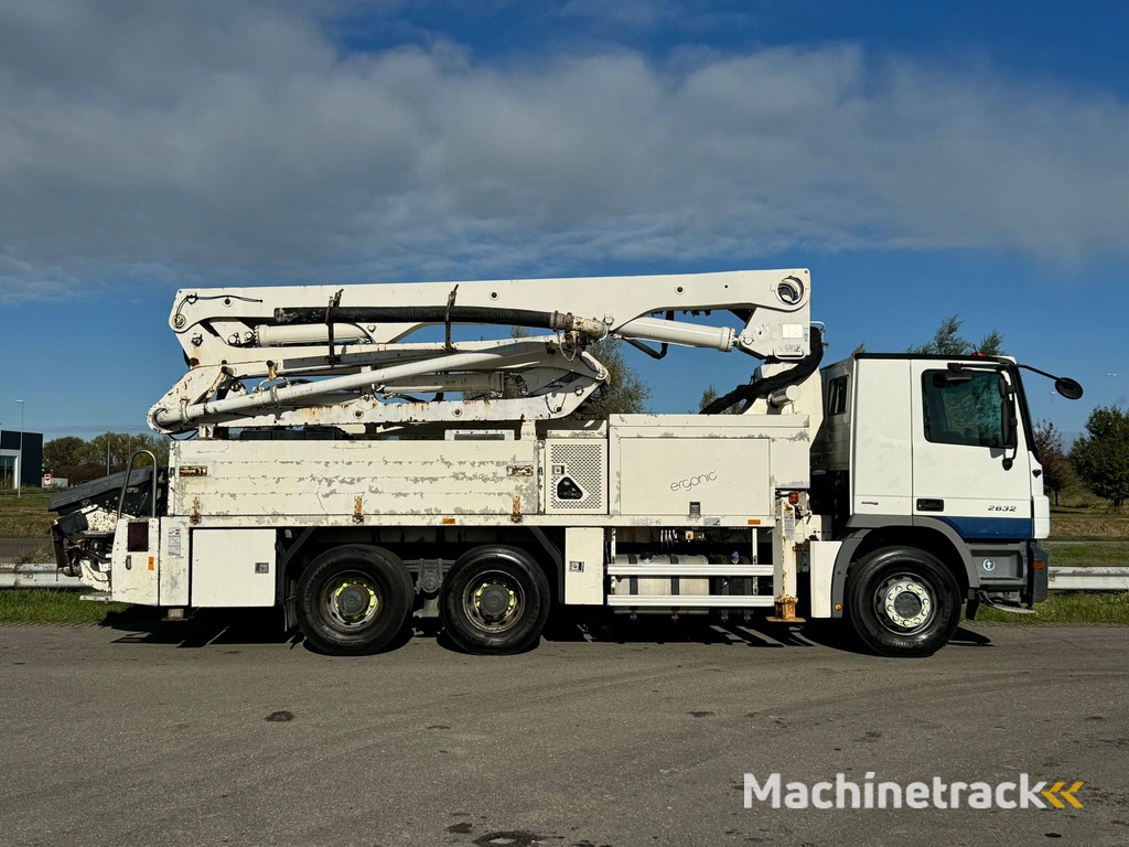 Mercedes Benz Actros 2632 6x4 with Putzmeister BSF 24-4 11 24m concrete pump