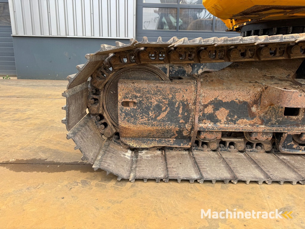 JCB JS220 LC Semi Long Reach - 10 meter