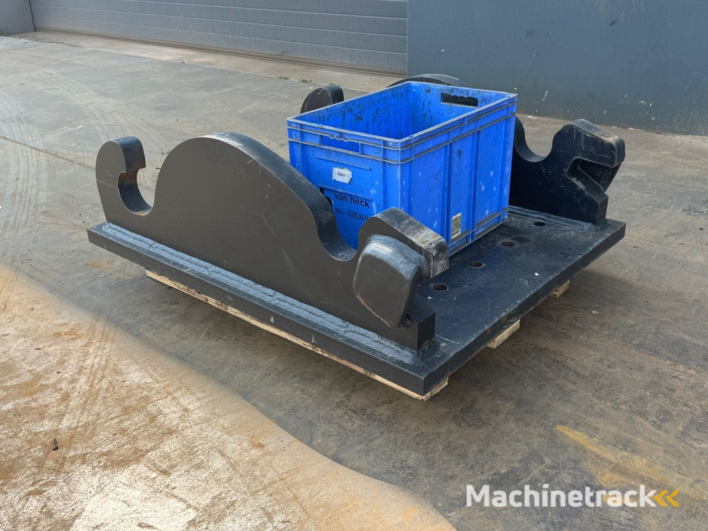 Caterpillar Plate CW70