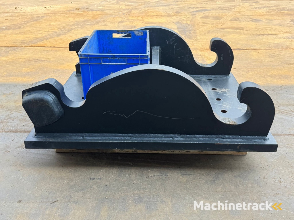 Caterpillar Plate CW70