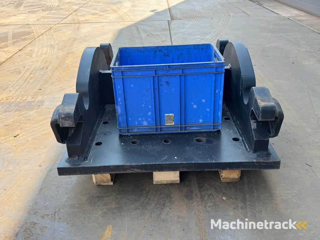 Caterpillar Plate CW70