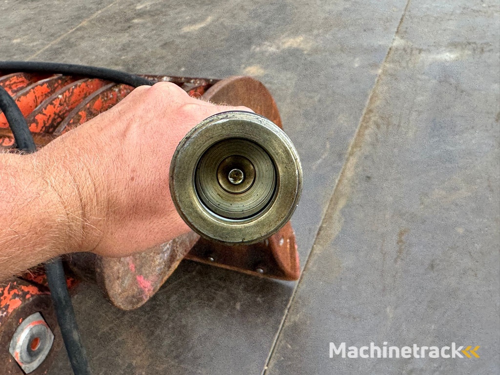 NPK D-2000 CW30 CW40 Sorting Grapple