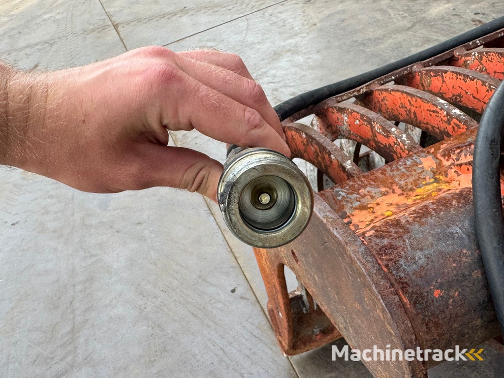 NPK D-2000 CW30 CW40 Sorting Grapple