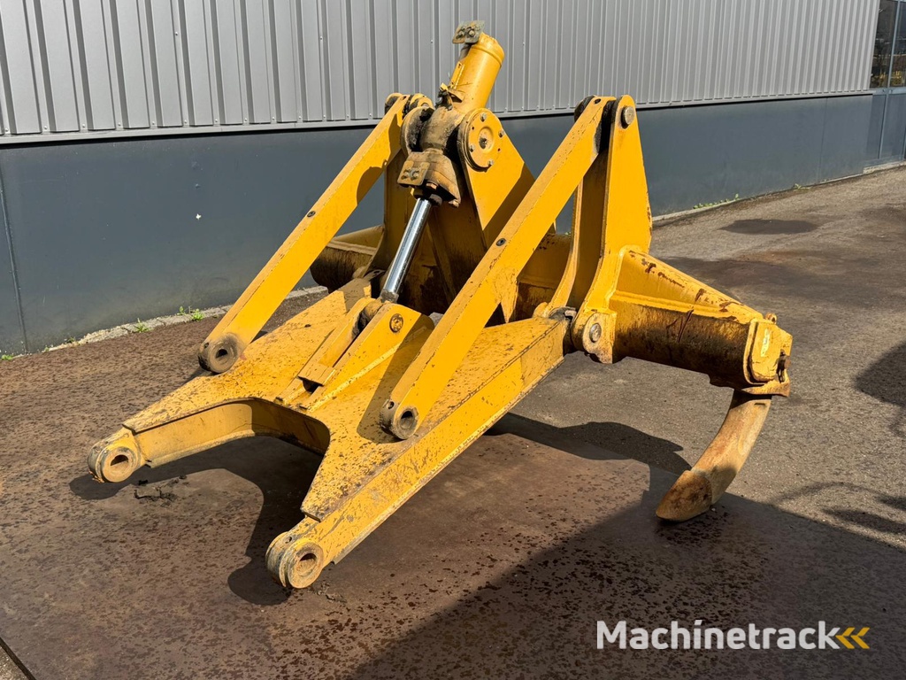 Caterpillar D6R Ripper