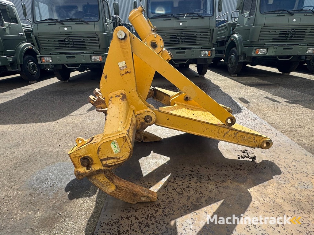 Caterpillar D6R Ripper