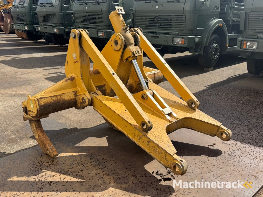 Caterpillar D6R Ripper