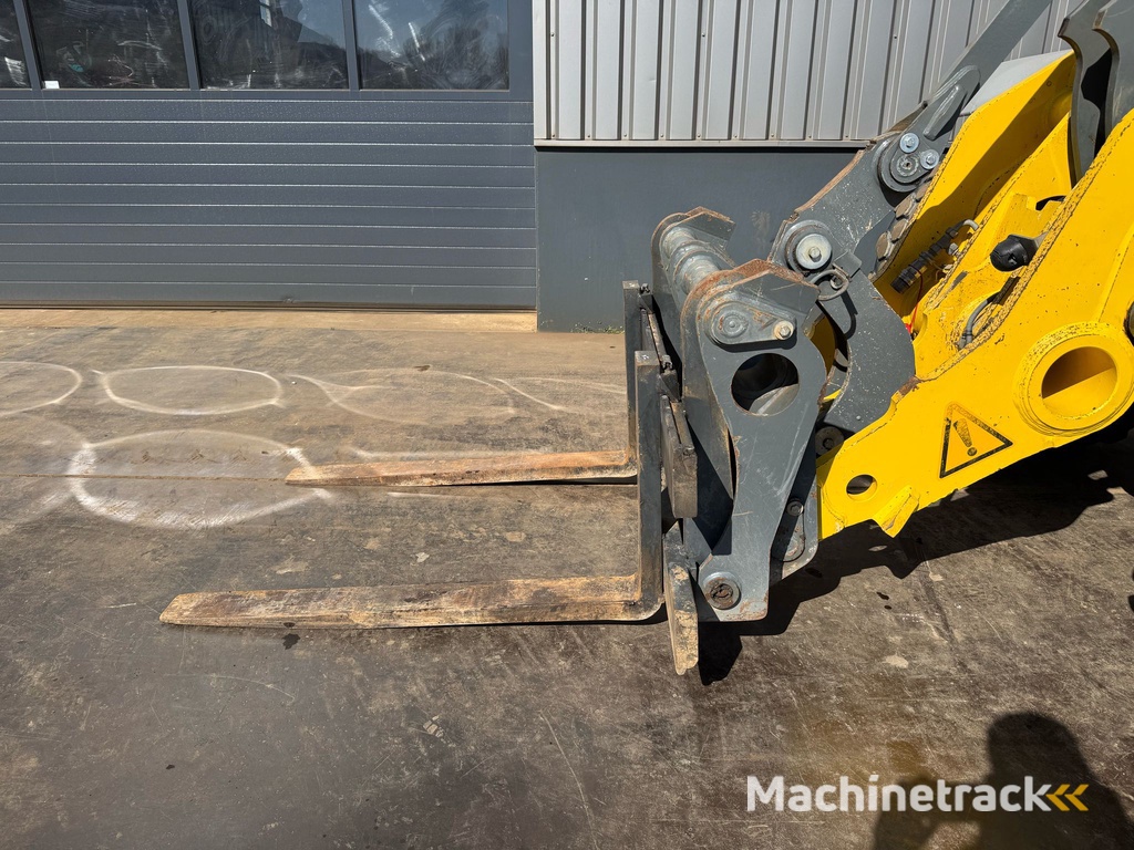 Kramer 8155 / Wacker Neuson / Forks / bucket