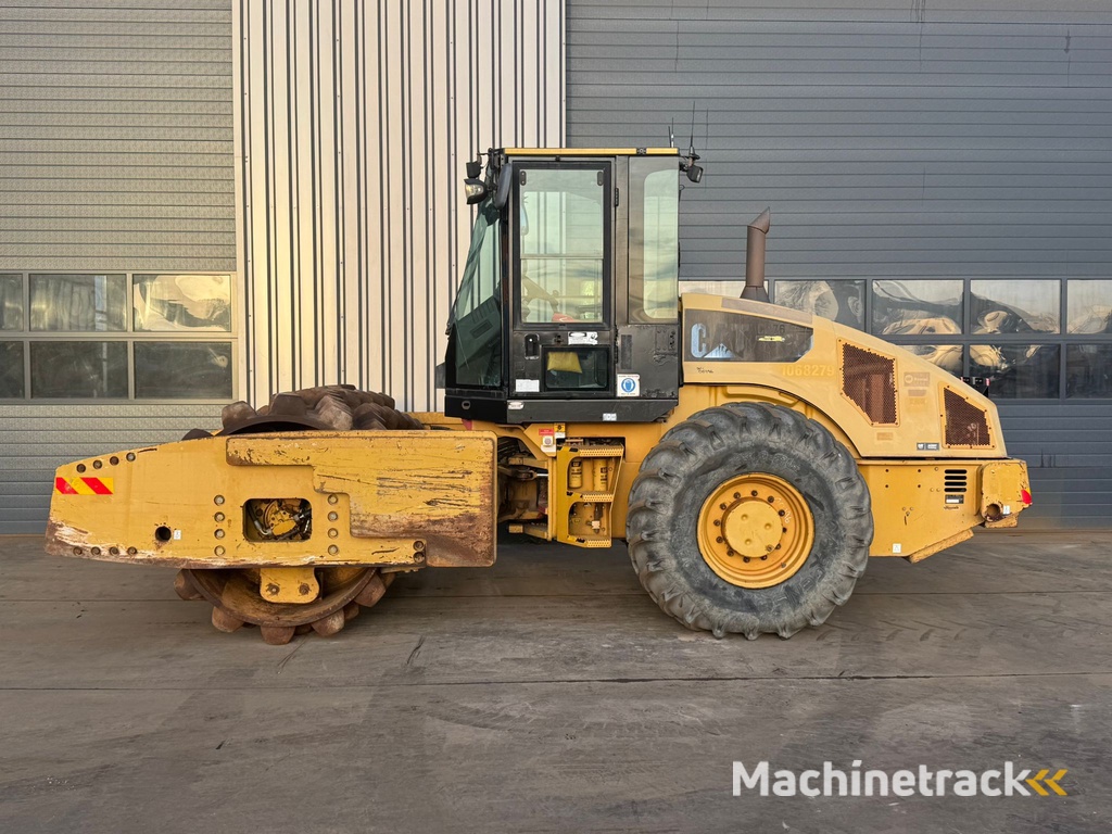 Caterpillar CP76 Padfoot roller