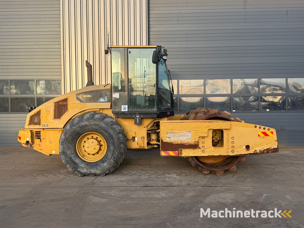 Caterpillar CP76 Padfoot roller