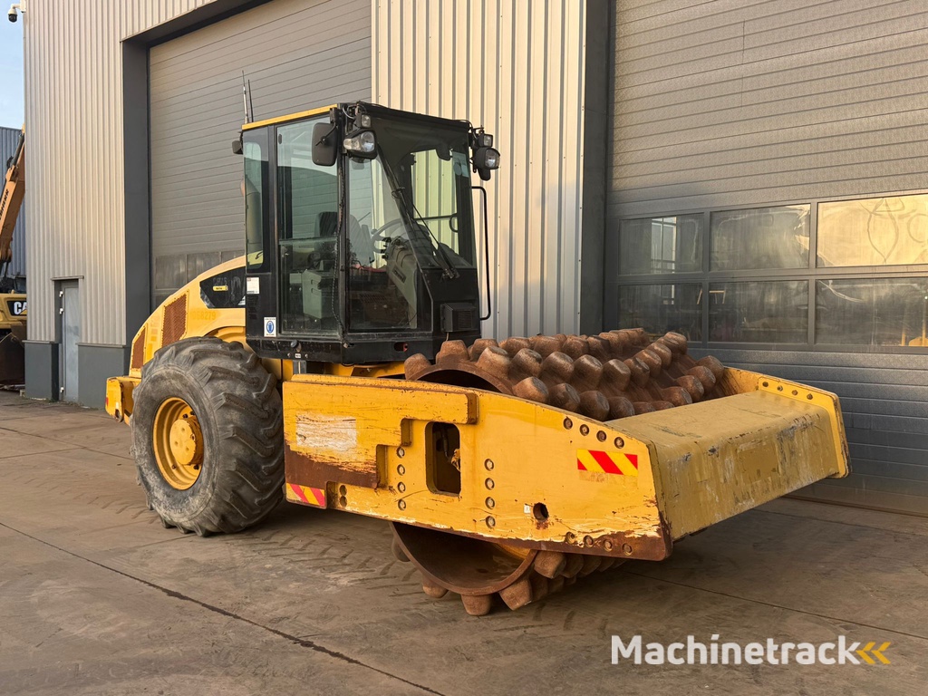 Caterpillar CP76 Padfoot roller