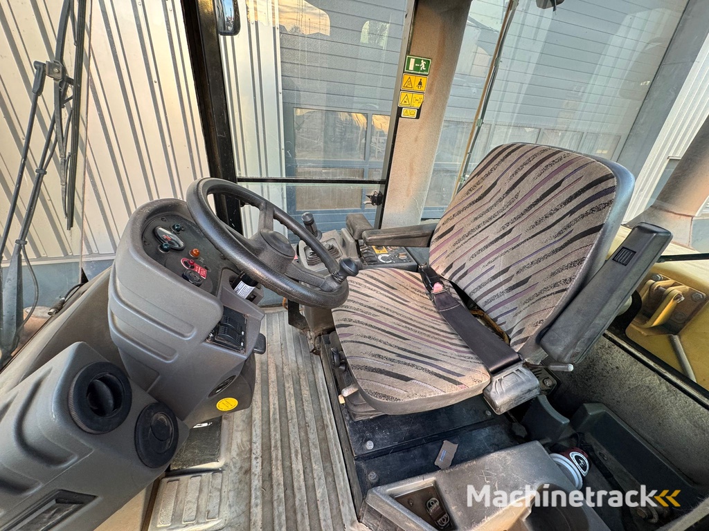 Caterpillar CP76 Padfoot roller