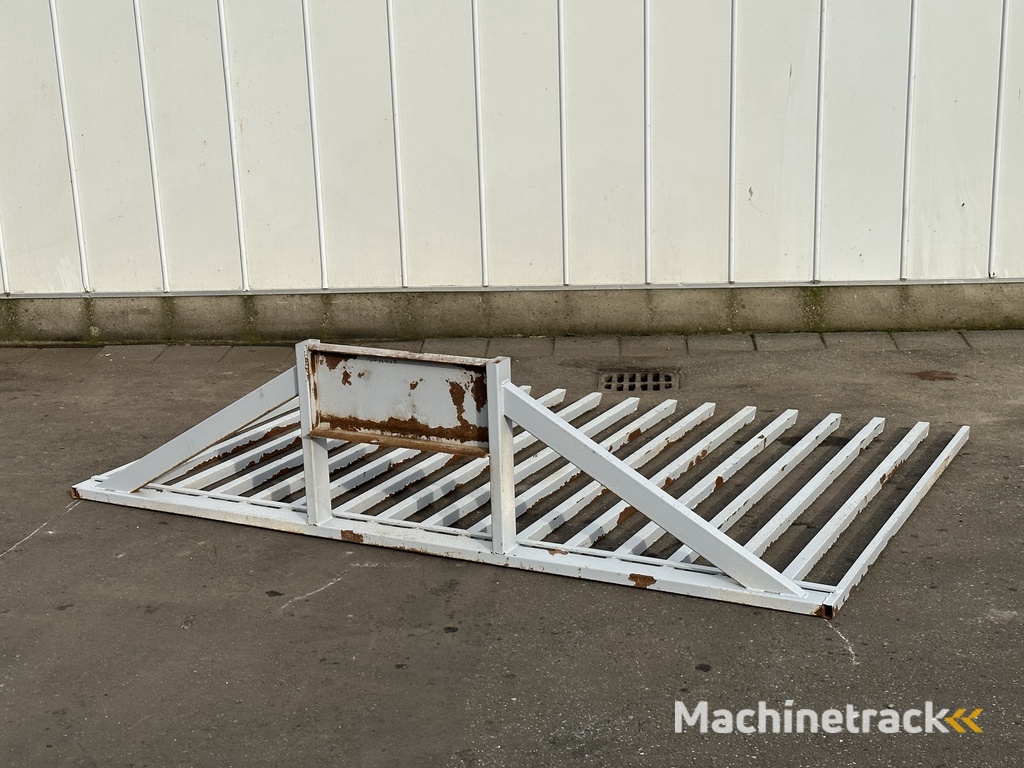 Transport and spacing fork