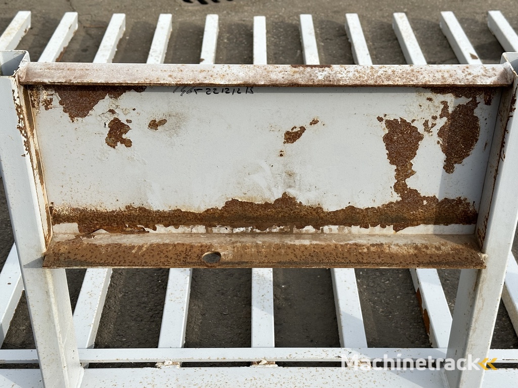 Transport and spacing fork