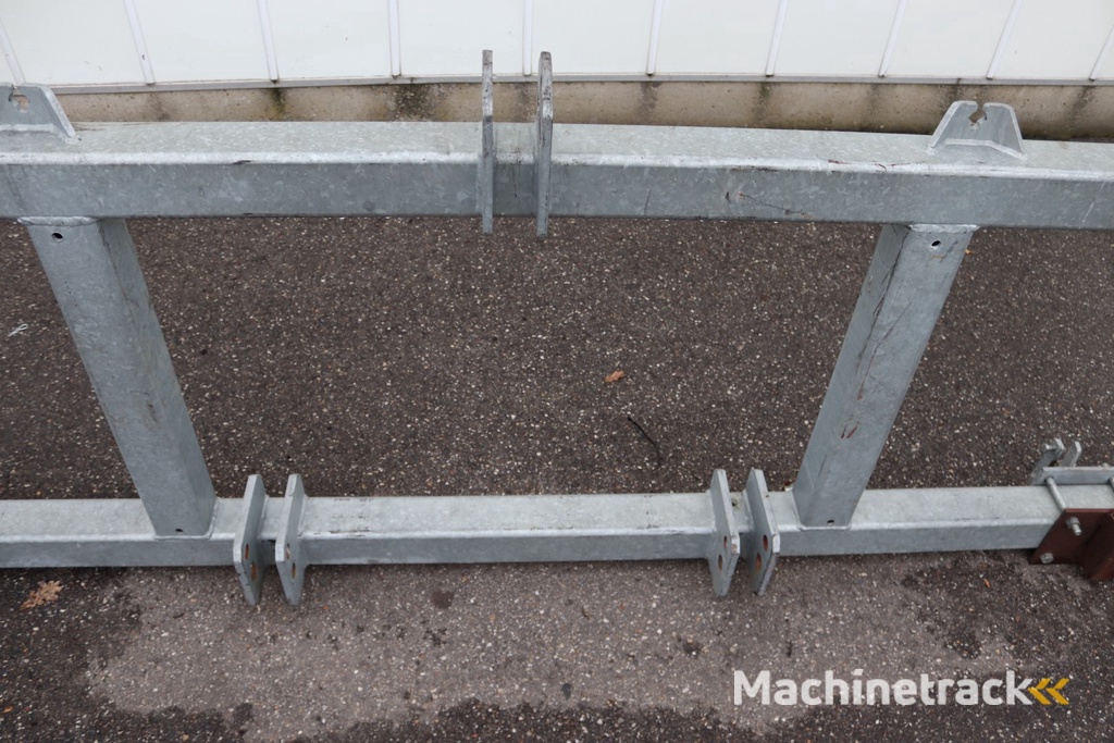 Basrijs Halmec gegalvaniseerd frame voor 2 plantmachines, met wielen