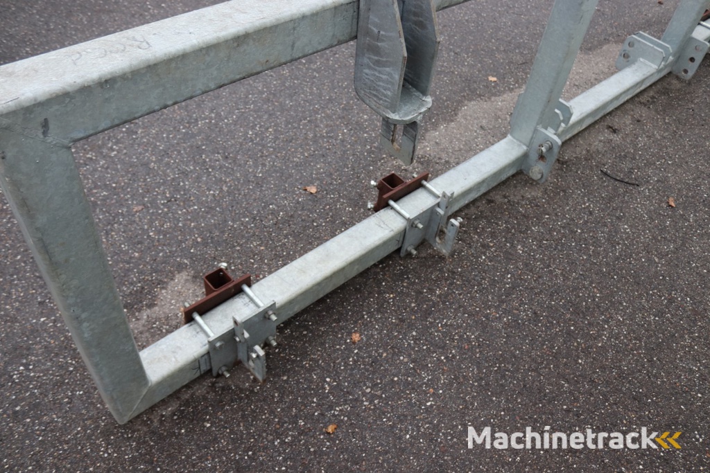 Basrijs Halmec gegalvaniseerd frame voor 2 plantmachines, met wielen