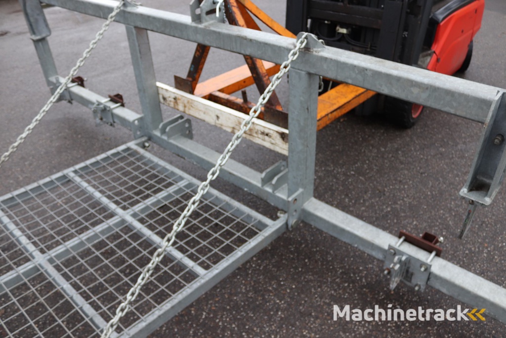 Basrijs Halmec gegalvaniseerd frame voor 2 plantmachines, met wielen