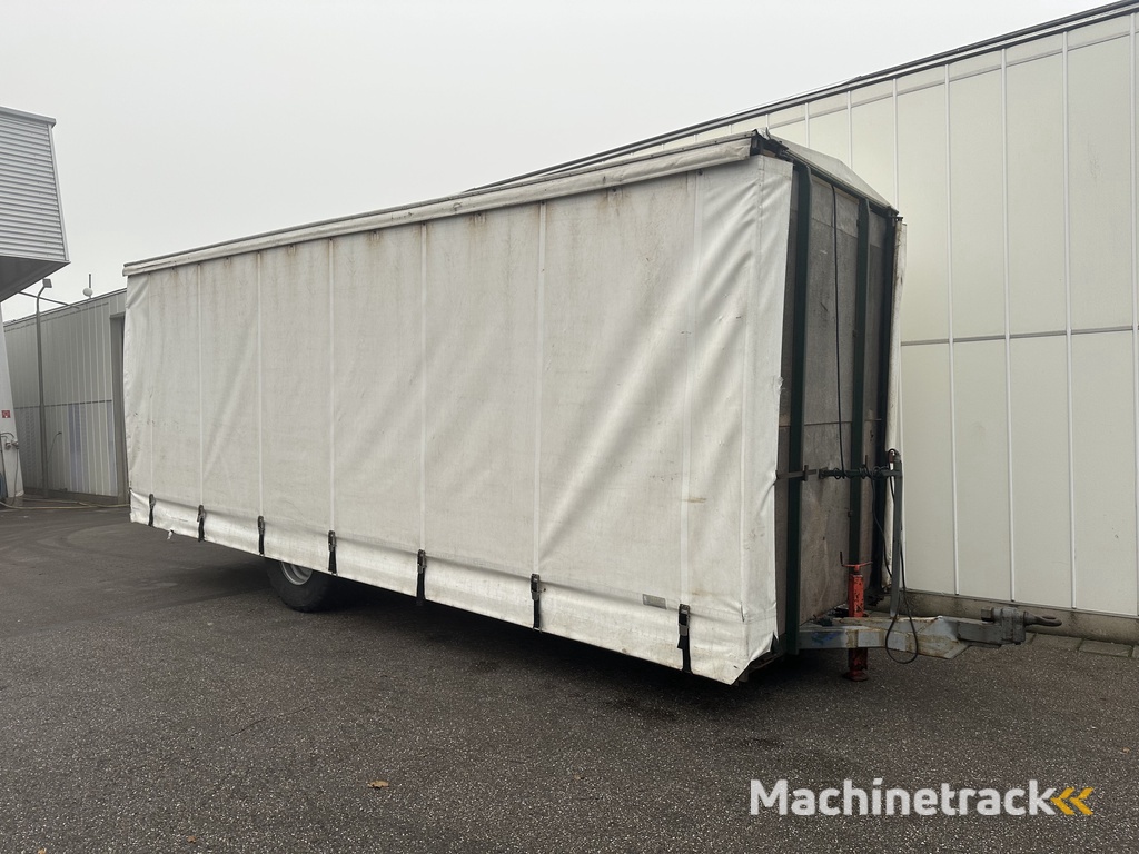 Harvesting trailer suitable for 10 pallets