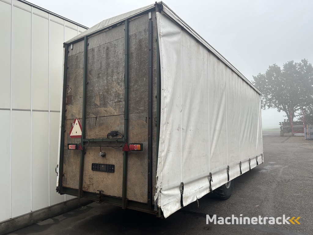 Harvesting trailer suitable for 10 pallets