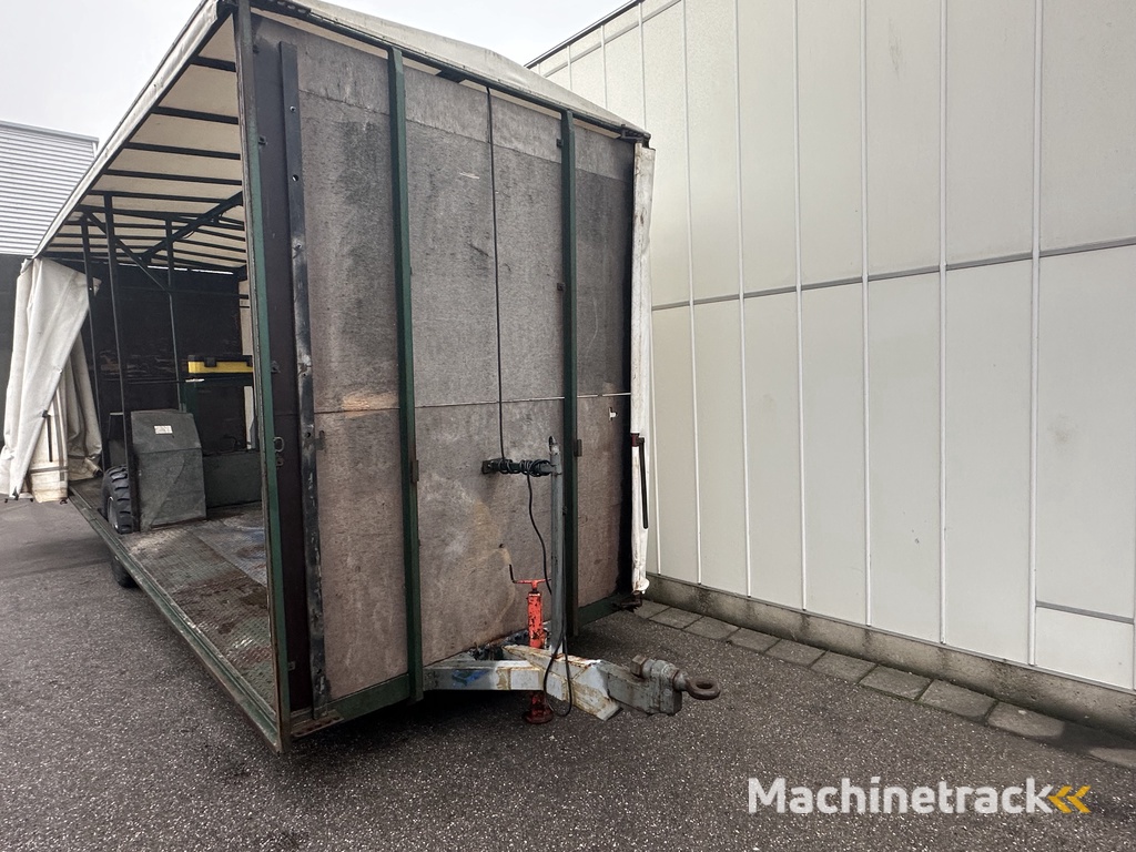 Harvesting trailer suitable for 10 pallets