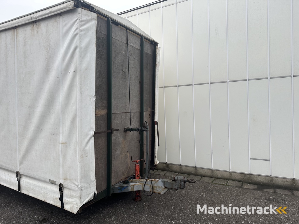 Harvesting trailer suitable for 10 pallets