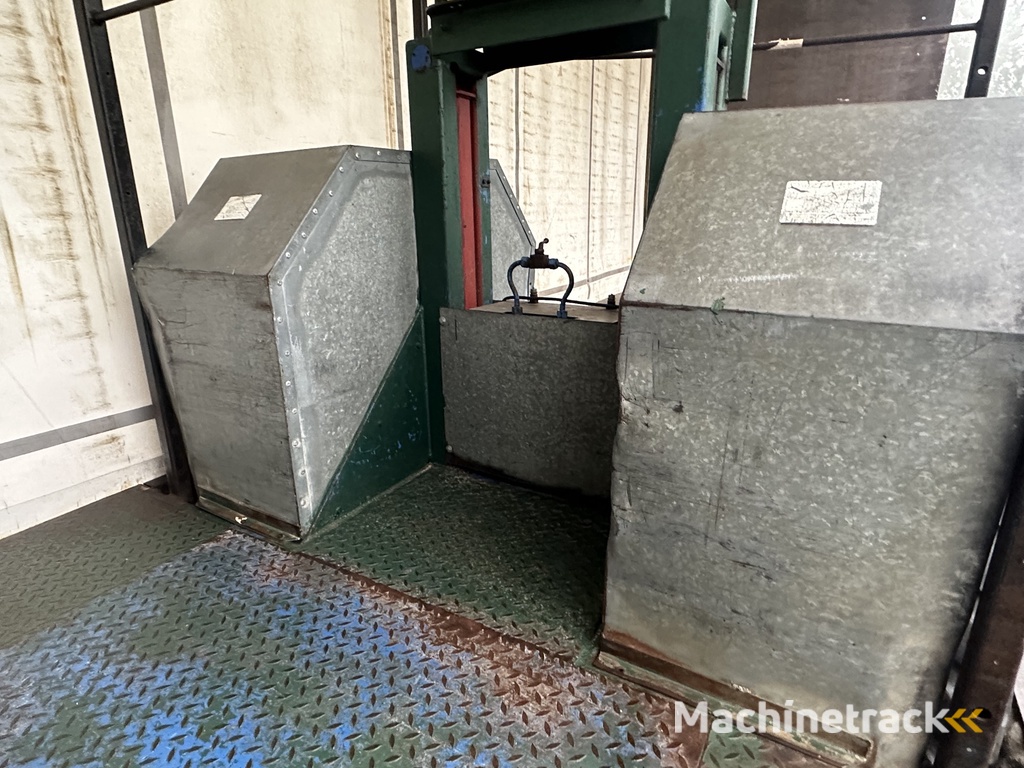 Harvesting trailer suitable for 10 pallets