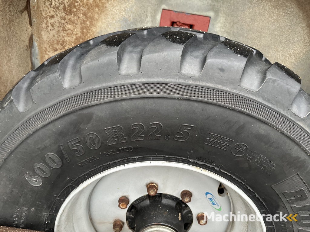 Harvesting trailer suitable for 10 pallets