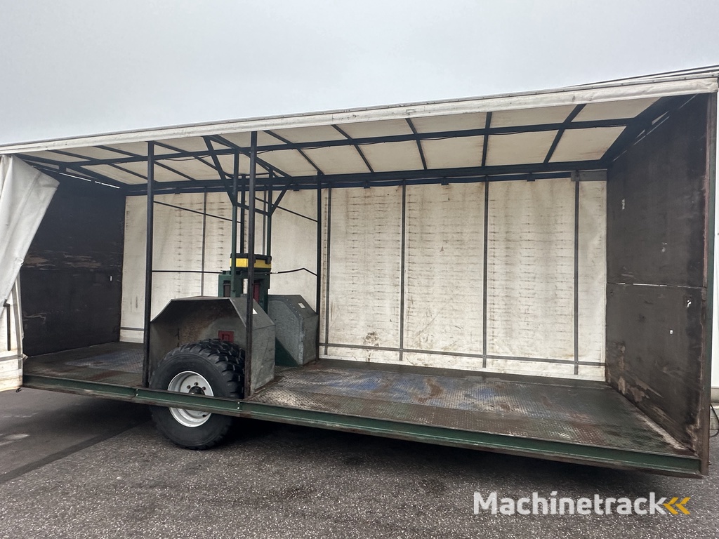 Harvesting trailer suitable for 10 pallets