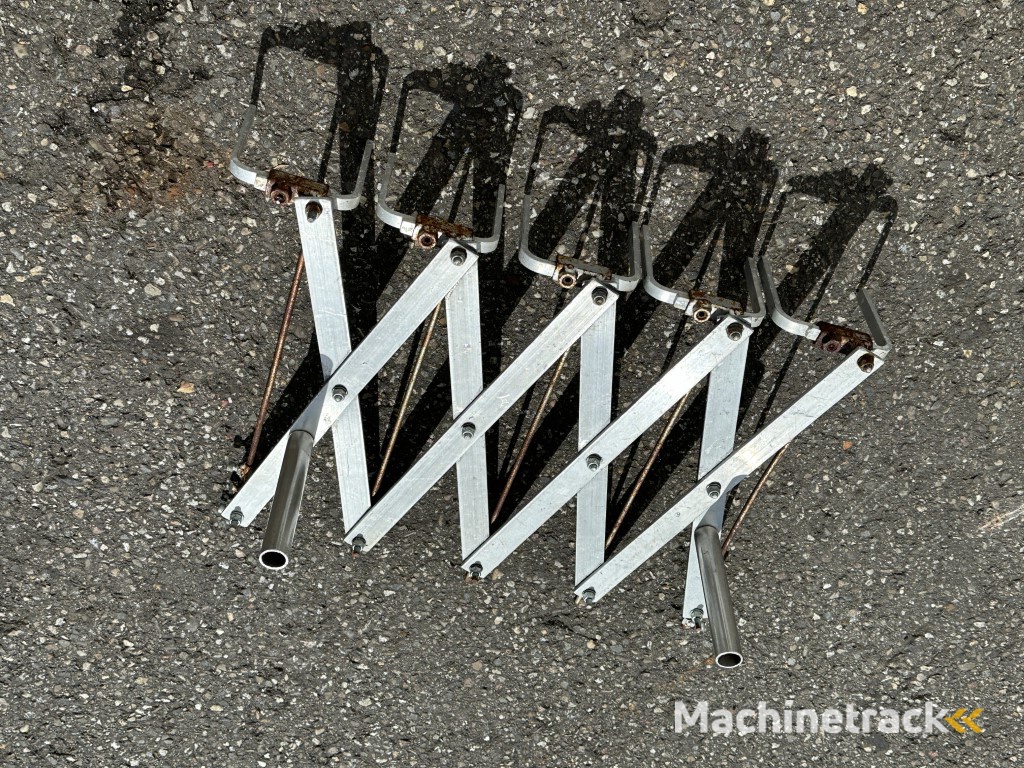 Auerbach spacing fork for pot handling