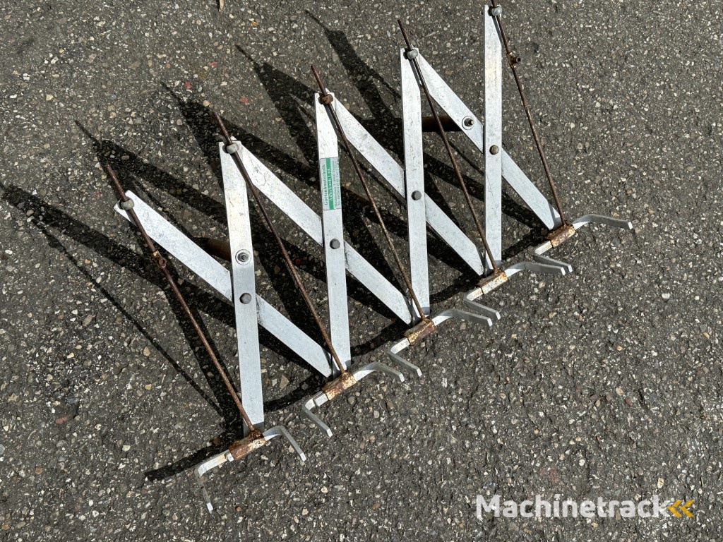 Auerbach spacing fork for pot handling