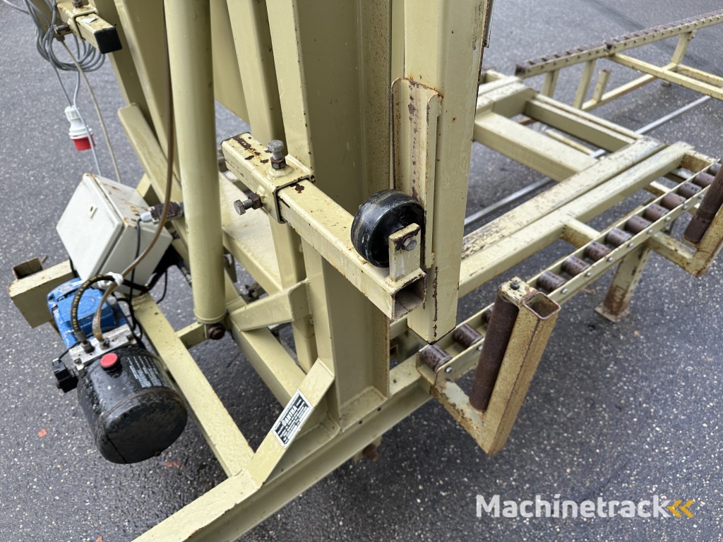 AVH - Antha Van Hienen AKA 3 kistenkantelaar Met rollenbaan