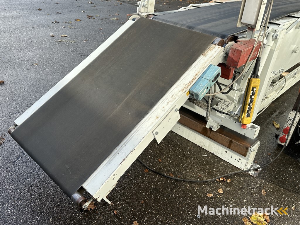 Newland conveyors MTC3X Teleskopförderer zum Be- und Entladen von Containern