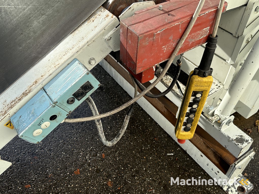 Newland conveyors MTC3X Teleskopförderer zum Be- und Entladen von Containern