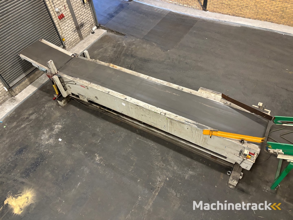 Newland conveyors MTC3X Teleskopförderer zum Be- und Entladen von Containern