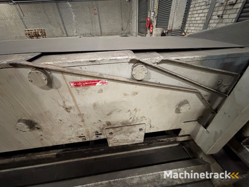 Newland conveyors MTC3X Teleskopförderer zum Be- und Entladen von Containern