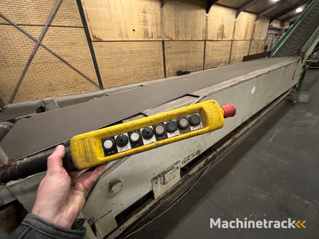 Newland conveyors MTC3X Teleskopförderer zum Be- und Entladen von Containern