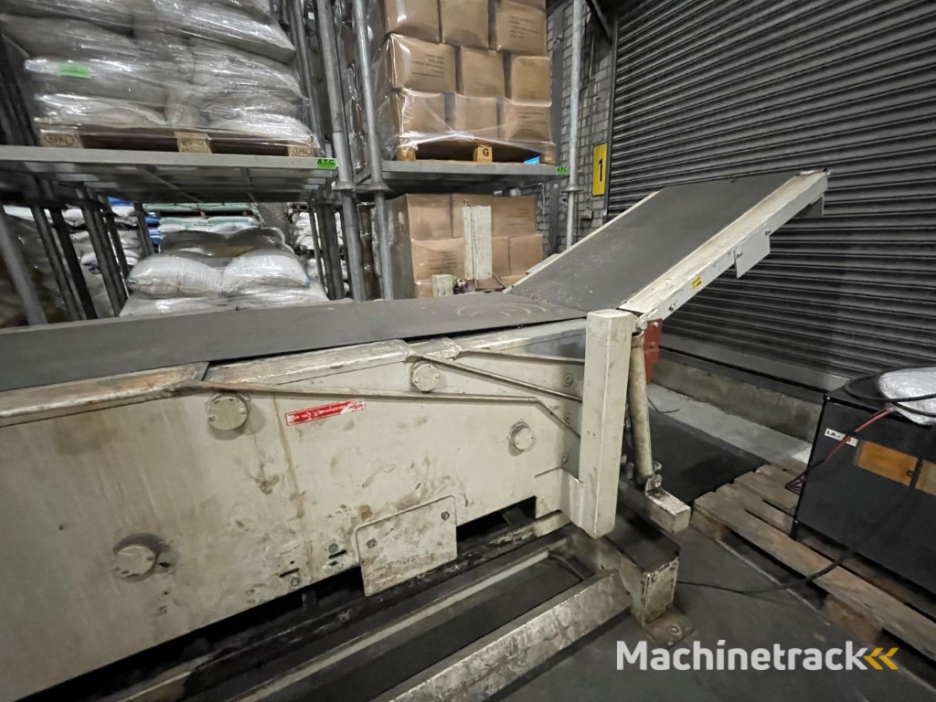 Newland conveyors MTC3X Teleskopförderer zum Be- und Entladen von Containern