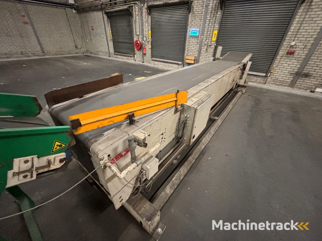 Newland conveyors MTC3X Teleskopförderer zum Be- und Entladen von Containern