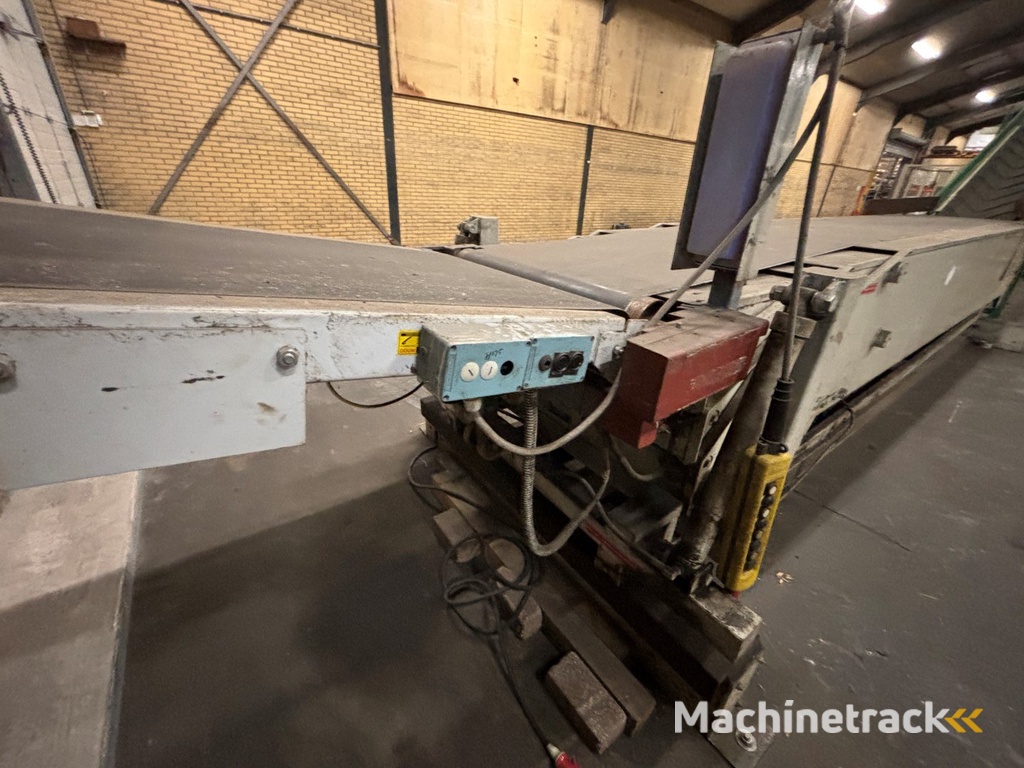 Newland conveyors MTC3X Teleskopförderer zum Be- und Entladen von Containern