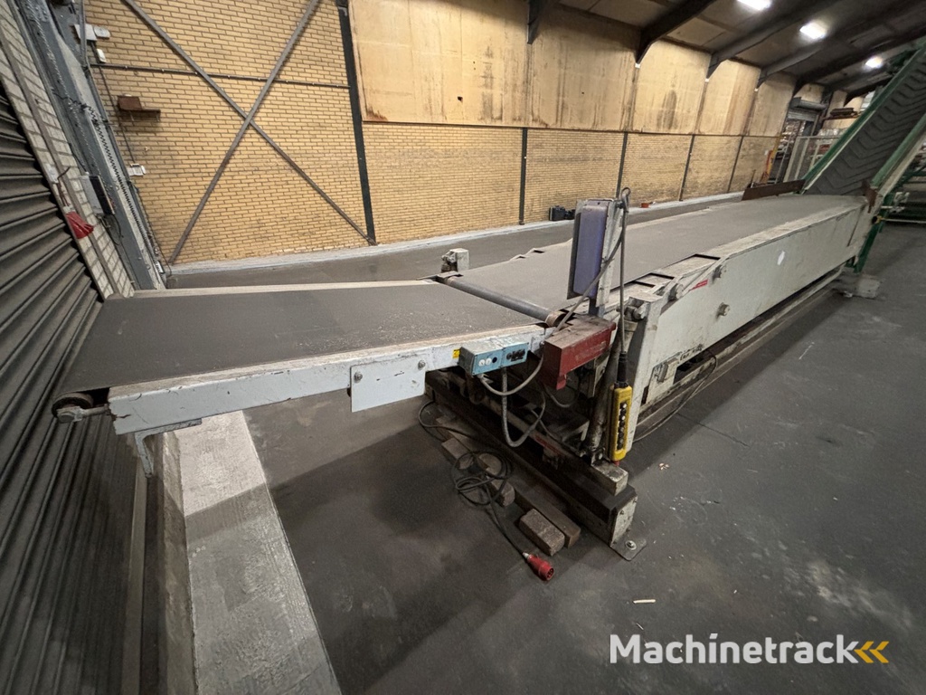 Newland conveyors MTC3X Teleskopförderer zum Be- und Entladen von Containern