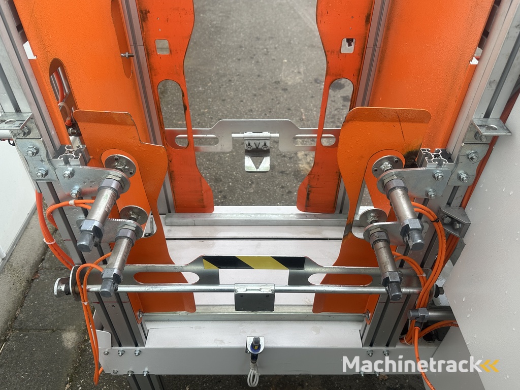 Rev Packaging Solutions REV Rooster dozen vuller Case Packer