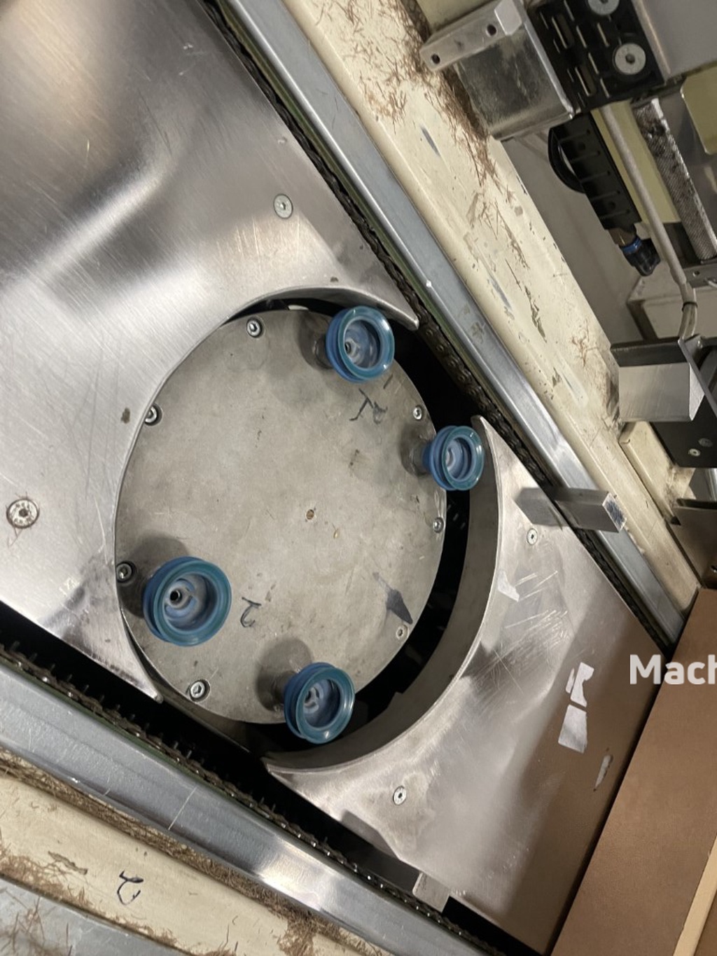 Sealed Air B+ BA20 dozenopzetmachine met stickermachine, elevator en verzamelband