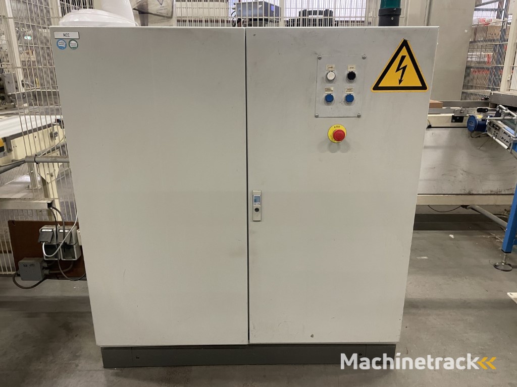 Sealed Air B+ BA20 dozenopzetmachine met stickermachine, elevator en verzamelband