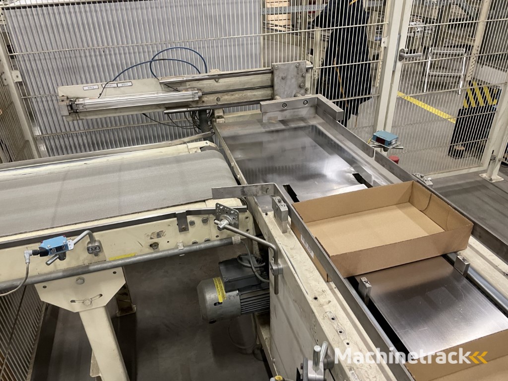 Sealed Air B+ BA20 dozenopzetmachine met stickermachine, elevator en verzamelband