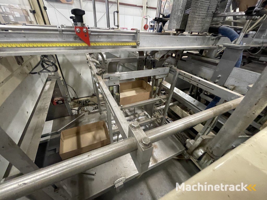 Sealed Air B+ BA20 dozenopzetmachine met stickermachine, elevator en verzamelband