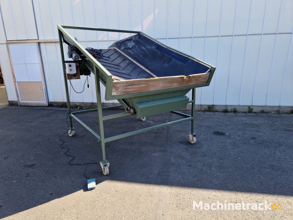 Compas DB 100X300 TR doseerbunker met transportband 300 x 100 cm