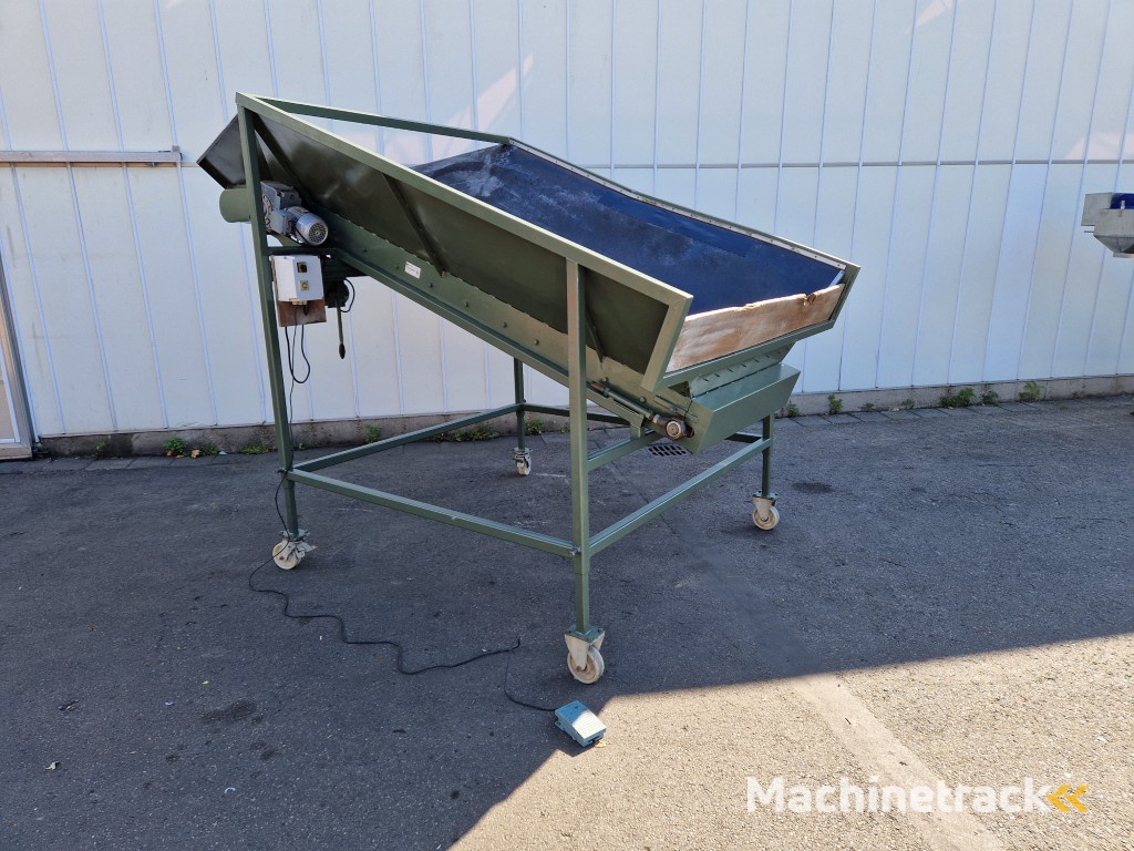 Compas DB 100X300 TR doseerbunker met transportband 300 x 100 cm