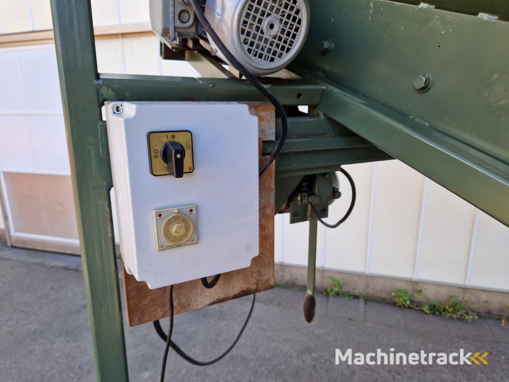 Compas DB 100X300 TR doseerbunker met transportband 300 x 100 cm