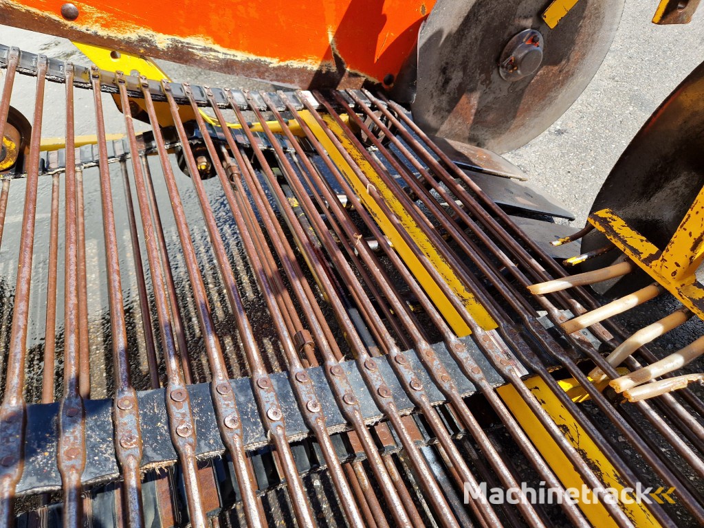 Samon EN aardappelrooier voor 2 rijen